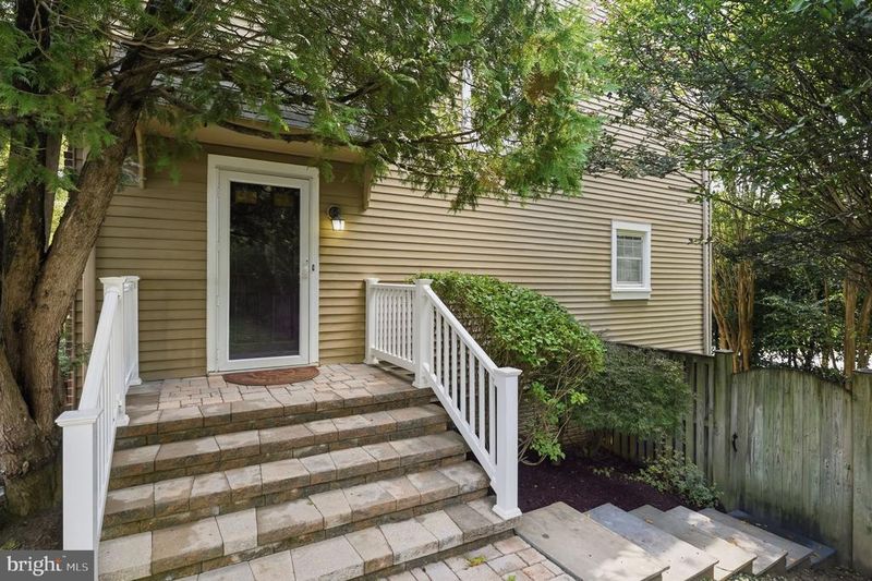 7922 Jensen Pl, Bethesda, MD 20817
