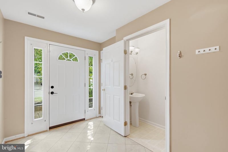 46670 Cavendish Sq, Sterling, VA 20165