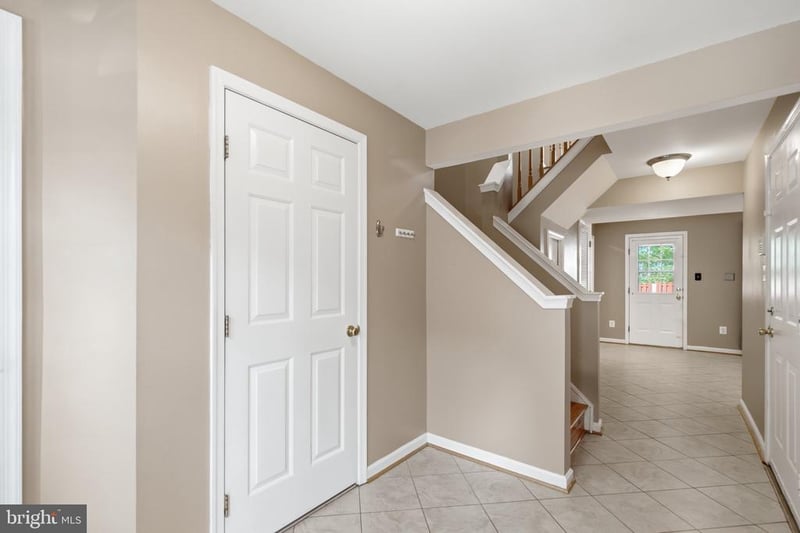 46670 Cavendish Sq, Sterling, VA 20165