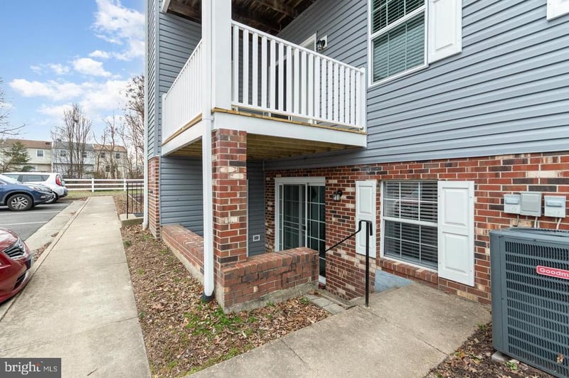 100 Grosvenor Ln #3, Stafford, VA 22556