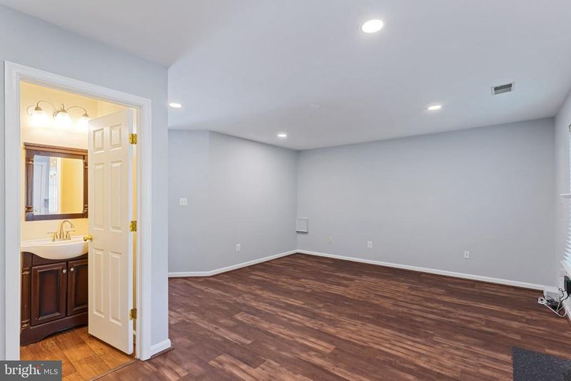 45554 Reading Ter, Sterling, VA 20166