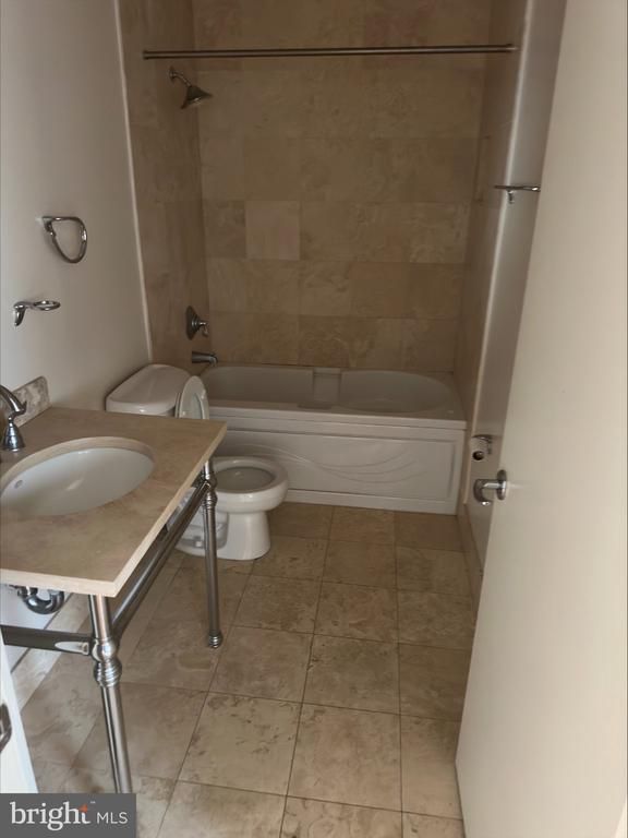 815 King St #5D, Alexandria, VA 22314