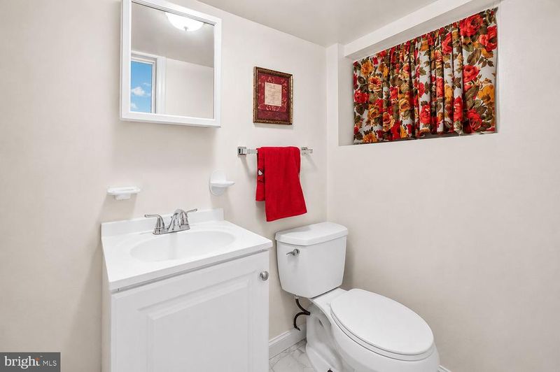 4327 Iowa Ave NW, Washington, DC 20011