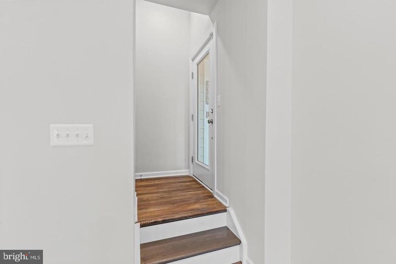 2400 Stella Pl, Alexandria, VA 22303