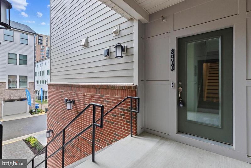 2400 Stella Pl, Alexandria, VA 22303