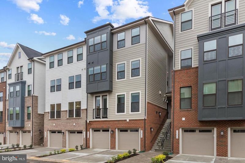2400 Stella Pl, Alexandria, VA 22303