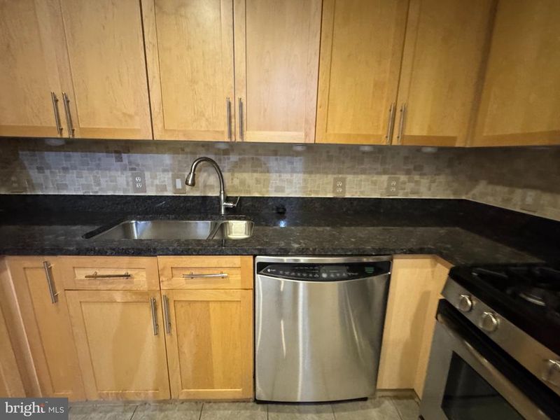 820 N Pollard St #415, Arlington, VA 22203