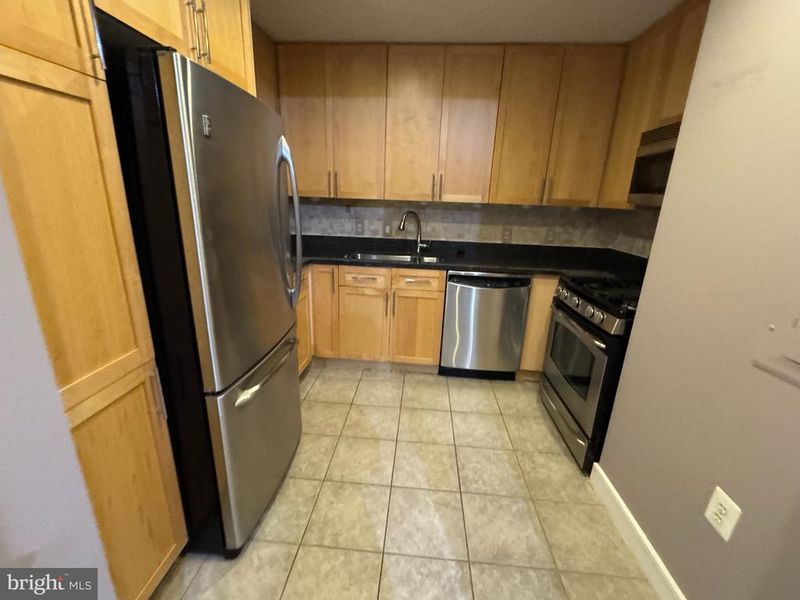 820 N Pollard St #415, Arlington, VA 22203
