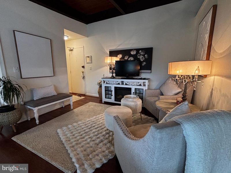 4901 Americana Dr #202, Annandale, VA 22003