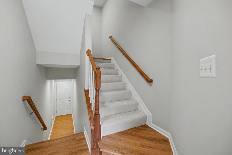 169 Martin Ln, Alexandria, VA 22304