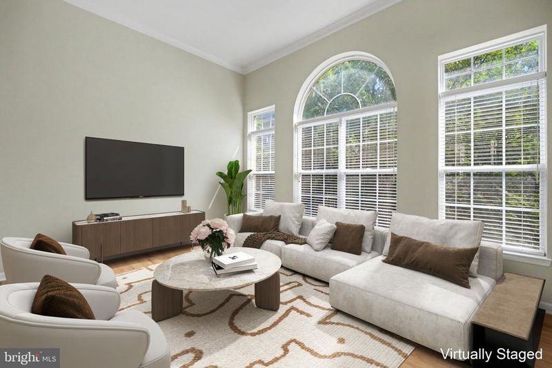 169 Martin Ln, Alexandria, VA 22304