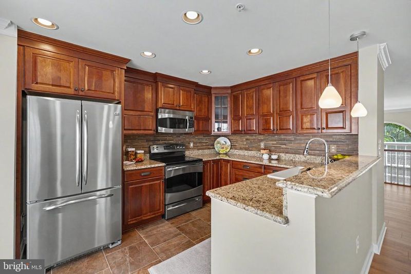 169 Martin Ln, Alexandria, VA 22304