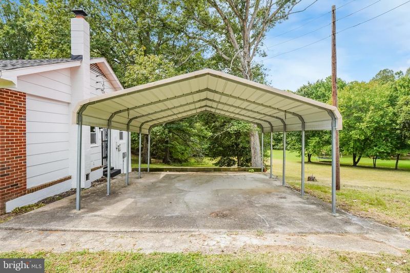 18260 Beazley Ln, Milford, VA 22514