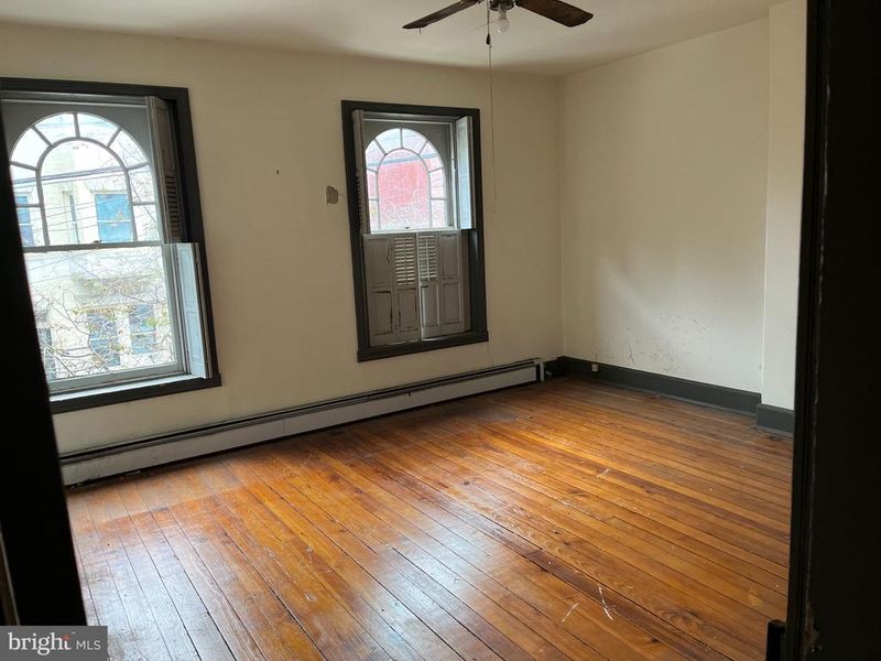 42 E 3rd St, Frederick, MD 21701