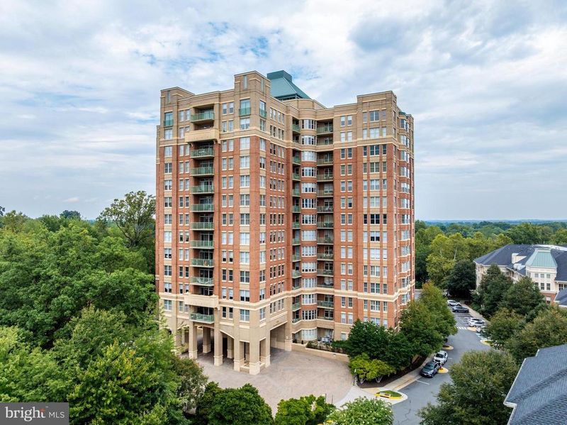 11776 Stratford House Pl #1204, Reston, VA 20190
