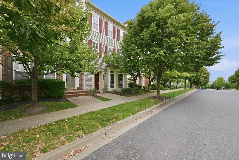 23925 Catawba Hill Dr, Clarksburg, MD 20871
