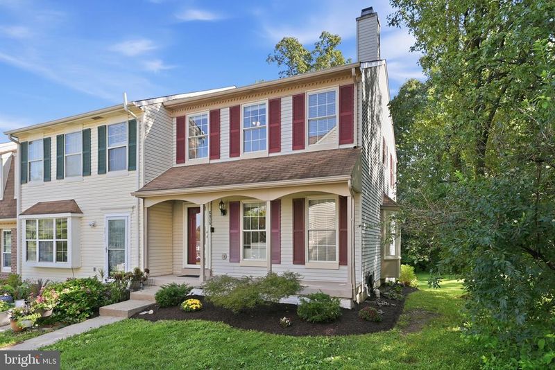 6815 Malton Ct, Centreville, VA 20121