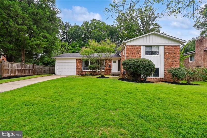 9215 Bardon Rd, Bethesda, MD 20814