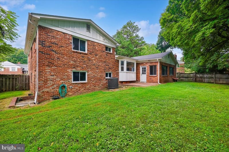 9215 Bardon Rd, Bethesda, MD 20814