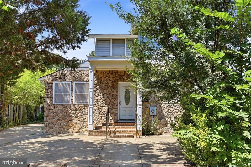 2506 S Eads St, Arlington, VA 22202
