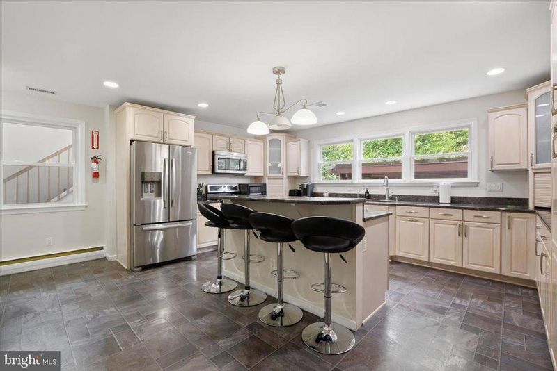 2617 N Stevens St, Alexandria, VA 22311