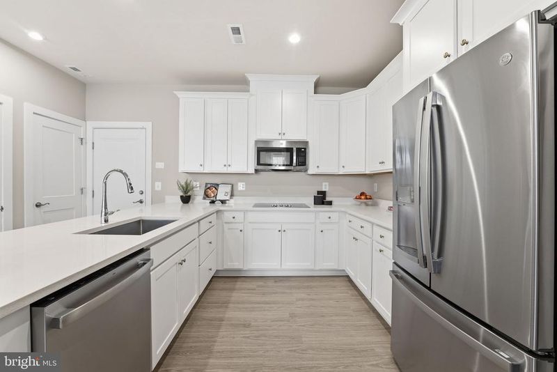 3737 Amethyst Ave, Woodbridge, VA 22193