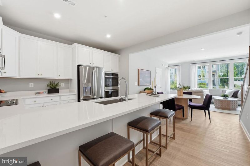 3737 Amethyst Ave, Woodbridge, VA 22193