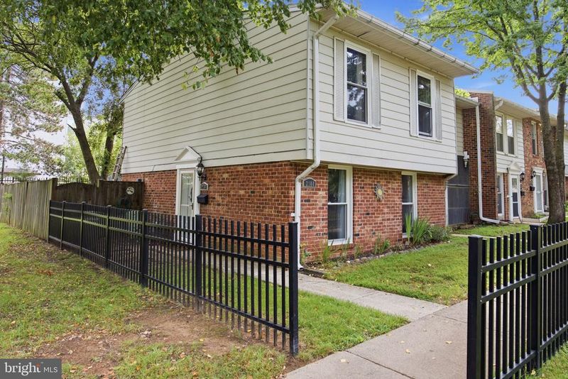2108 Ferguson Pl, Herndon, VA 20170