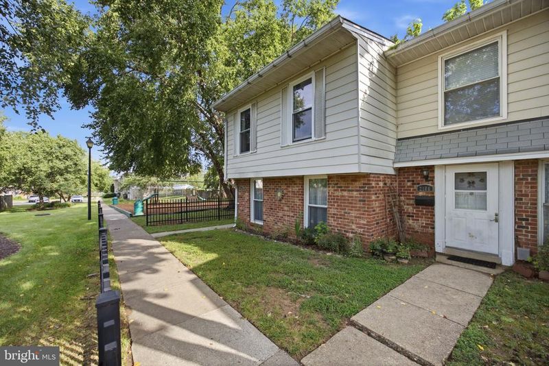 2108 Ferguson Pl, Herndon, VA 20170