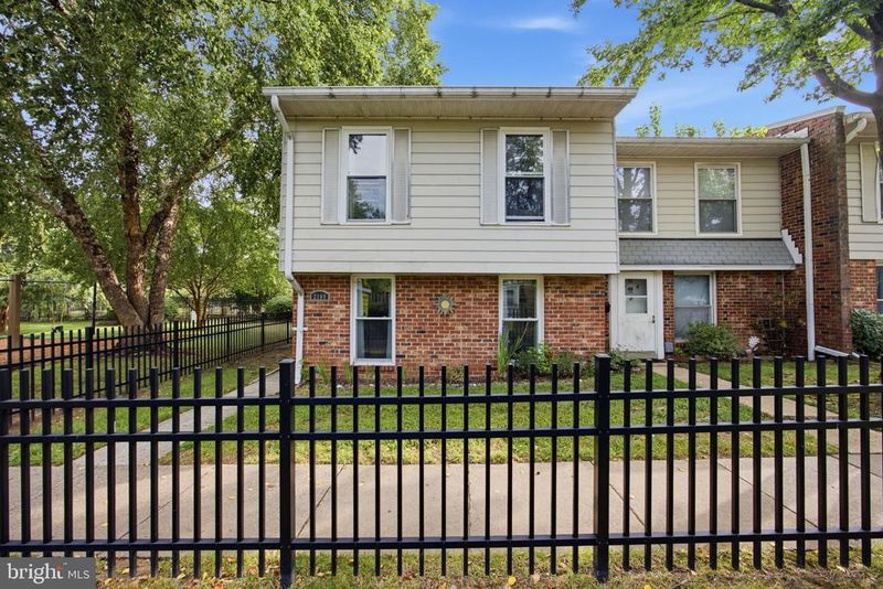 2108 Ferguson Pl, Herndon, VA 20170