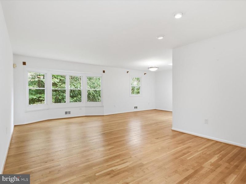 12823 Camellia Dr, Silver Spring, MD 20906