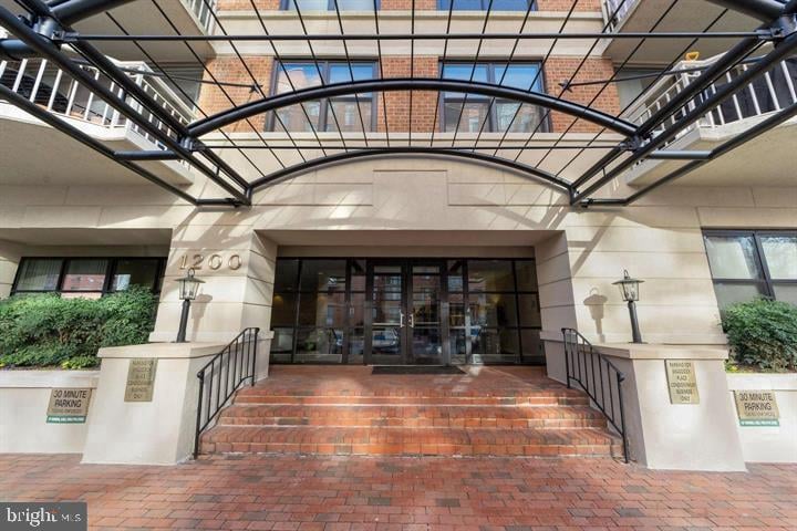 1200 Braddock Pl #209, Alexandria, VA 22314