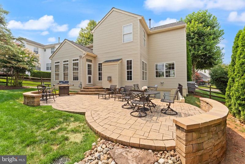 47003 Bainbridge Pl, Sterling, VA 20165