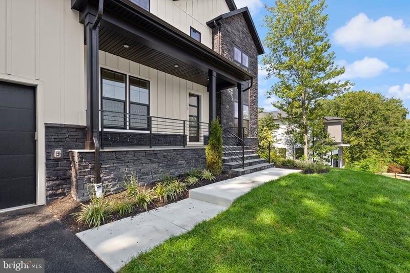 318 Center St N, Vienna, VA 22180