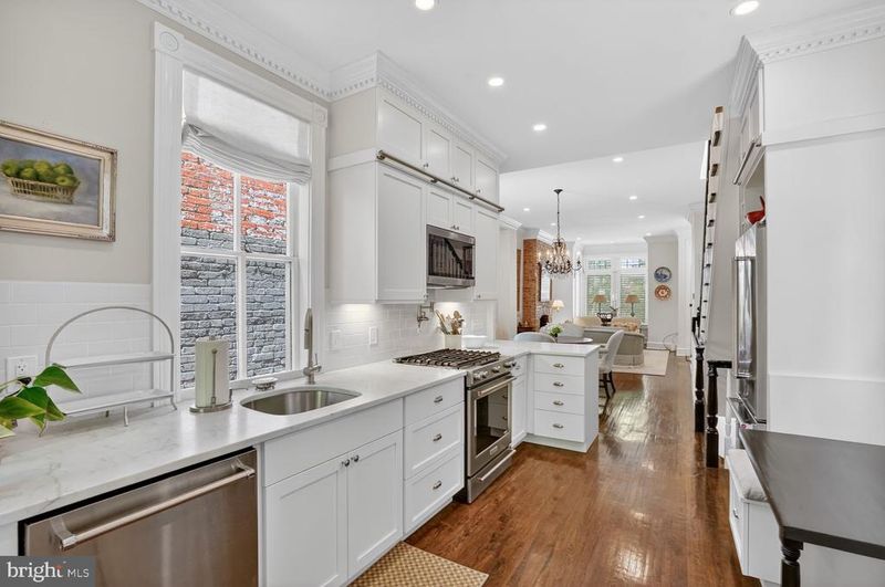3424 P St NW, Washington, DC 20007