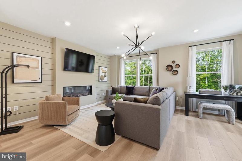 46325 Cranston St, Potomac Falls, VA 20165