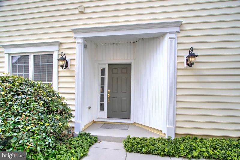 20663 Golden Ridge Dr, Ashburn, VA 20147