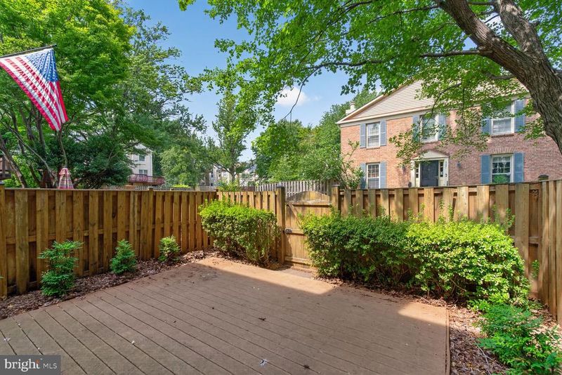 6548 Bermuda Green Ct, Alexandria, VA 22312