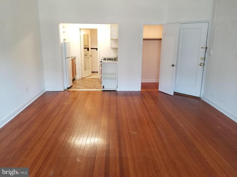 2112 O St NW #1, Washington, DC 20037