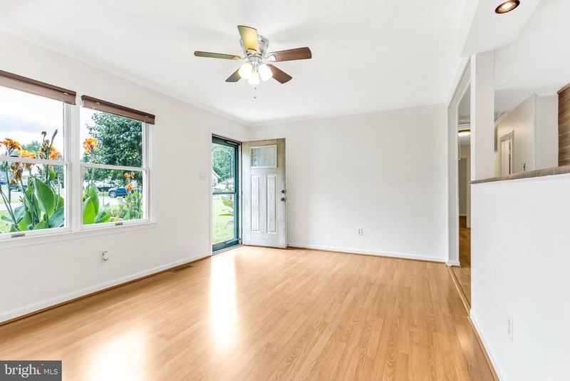 12256 Wendy Ln, Waldorf, MD 20601