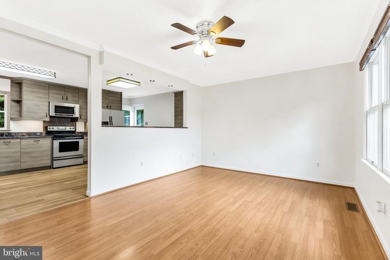 12256 Wendy Ln, Waldorf, MD 20601