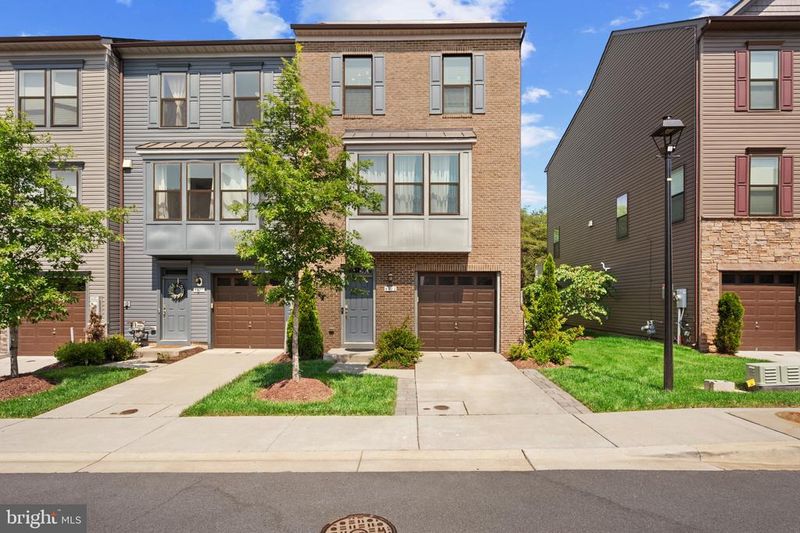 4922 Vista Glen Ln, Lanham, MD 20706