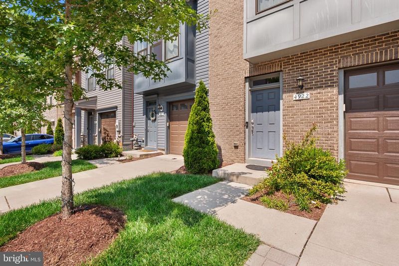 4922 Vista Glen Ln, Lanham, MD 20706