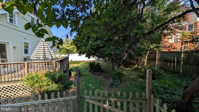 802 S Glebe Rd, Arlington, VA 22204
