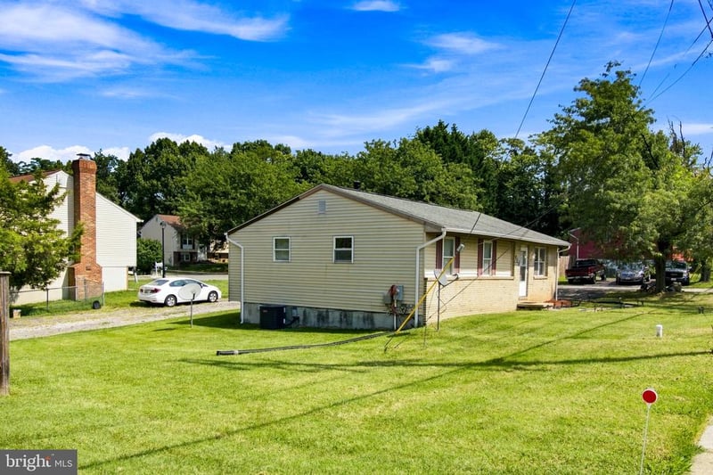 940 Hammonds Ln, Brooklyn, MD 21225