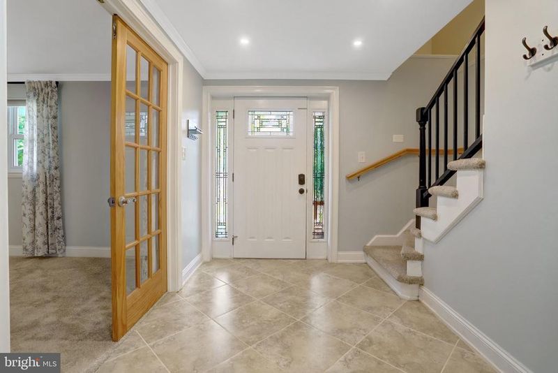 6612 Cottonwood Dr, Alexandria, VA 22310