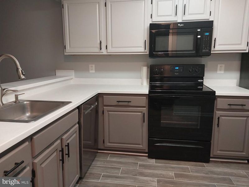 244 S Reynolds St #203, Alexandria, VA 22304