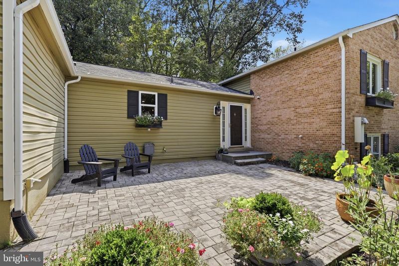 9641 Cinnamon Creek Dr, Vienna, VA 22182