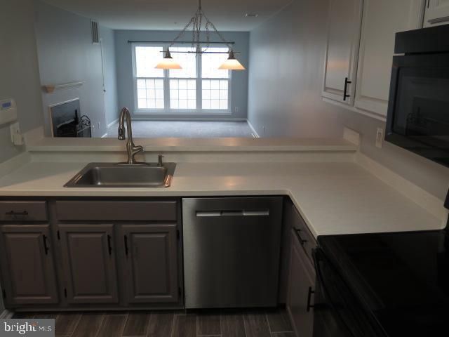 244 S Reynolds St #203, Alexandria, VA 22304