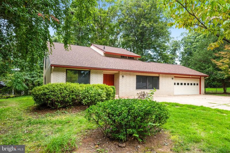 5340 Aylor Rd, Fairfax, VA 22032